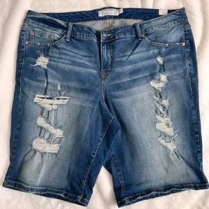 Torrid Distressed Mid Bermuda Shorts Size 22